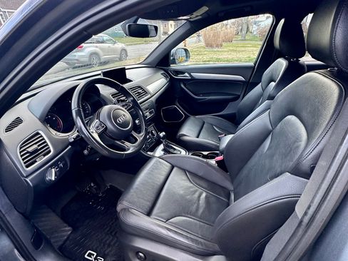 Used 2017 Audi Q3 2.0T Prestige w/ Prestige Package image 4