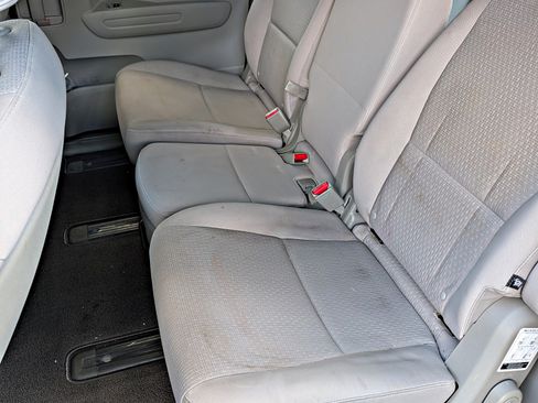 Used 2018 Kia Sedona LX FWD image 8