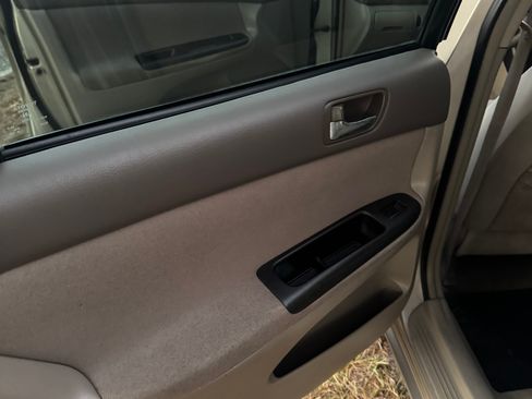 Used 2005 Toyota Camry LE image 13