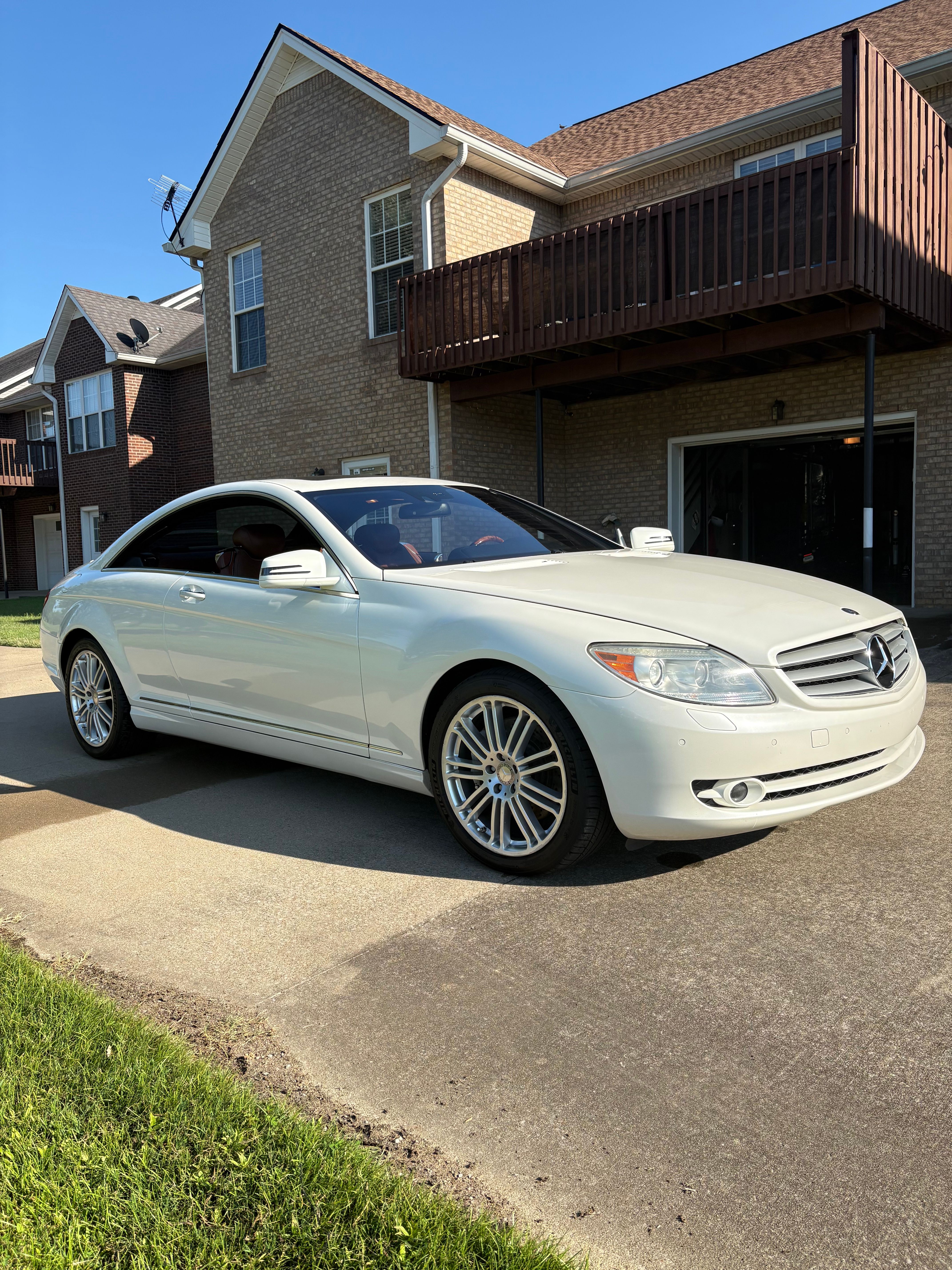 Used 2010 Mercedes-Benz CL 550 4MATIC image 2