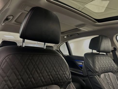 Used 2022 BMW 740i w/ Premium Package image 12