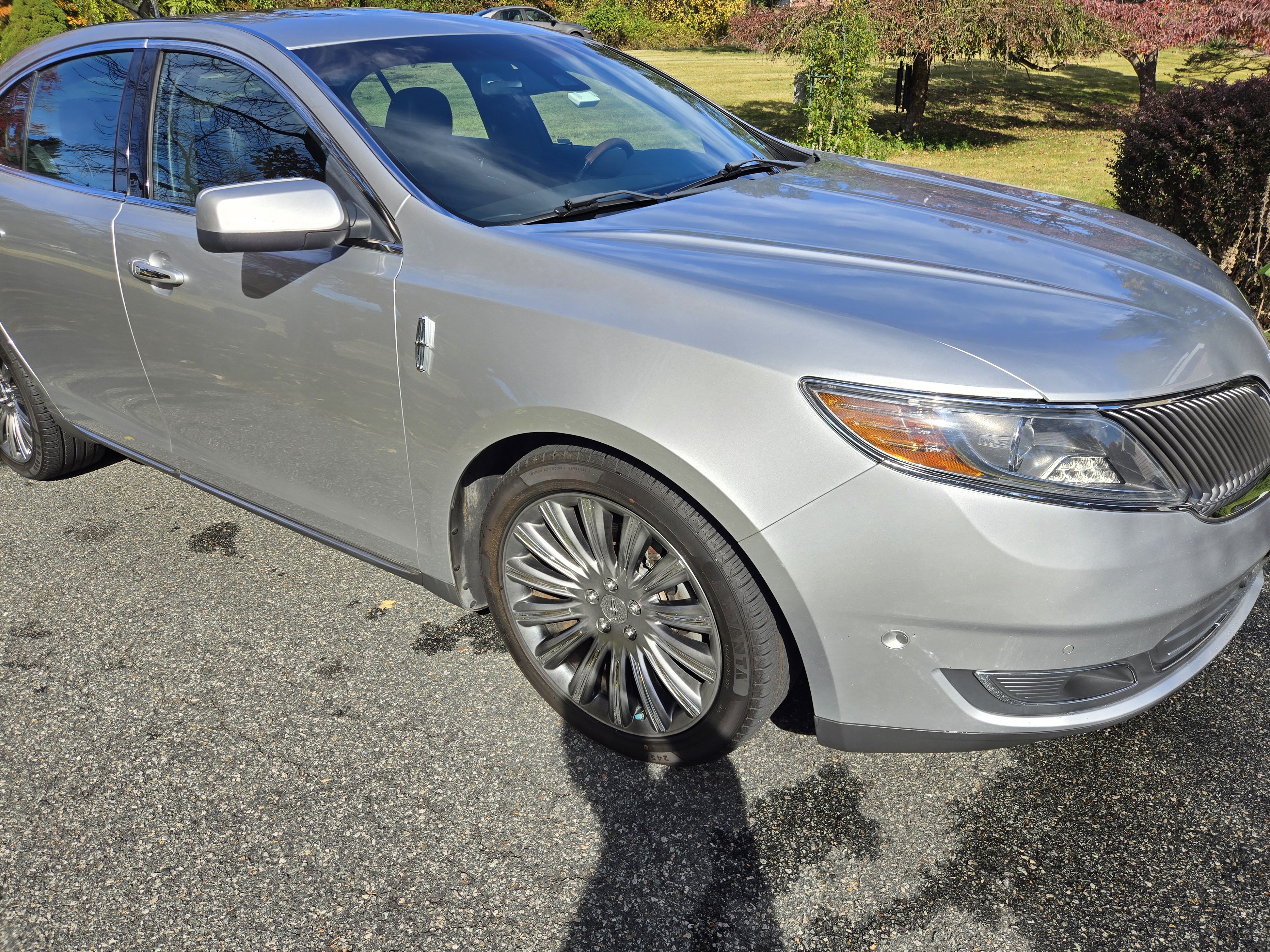 Used 2013 Lincoln MKS AWD image 1