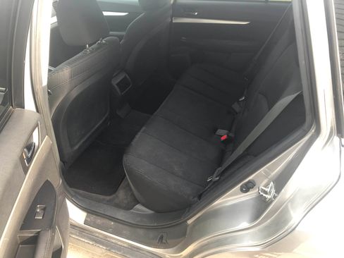 Used 2010 Subaru Outback 2.5i Premium image 9