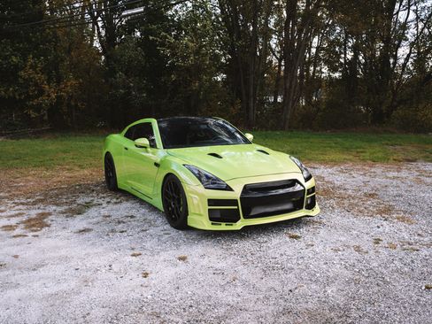 Used 2010 Nissan GT-R Premium image 2