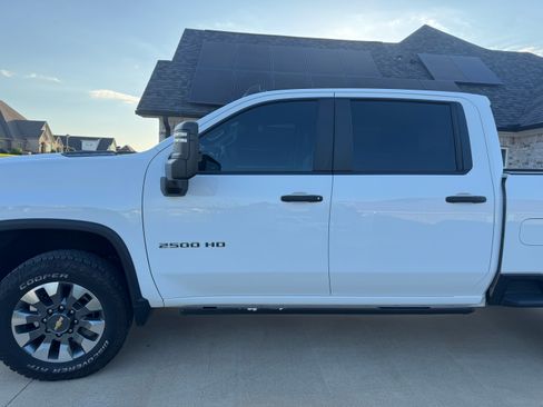 Used 2022 Chevrolet Silverado 2500 Custom w/ Custom Value Package AWD/4WD image 4