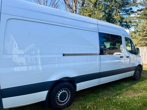 Used 2023 Mercedes-Benz Sprinter 2500 image 16