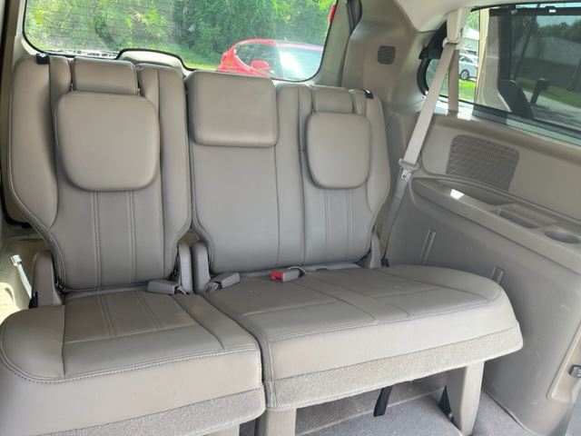Used 2011 Chrysler Town & Country Touring-L w/ Trailer Tow Group FWD image 18