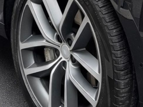 Used 2025 Land Rover Range Rover SE image 17