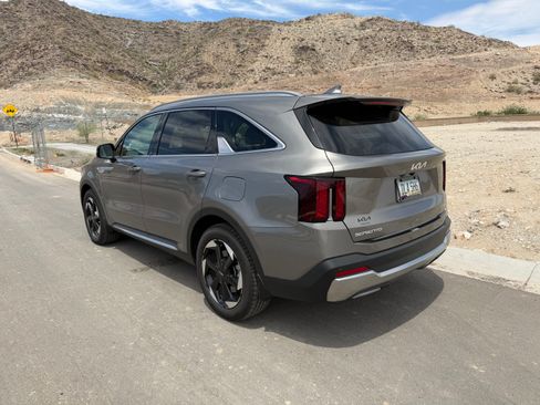 Used 2025 Kia Sorento EX w/ EX Panoramic Sunroof Package AWD/4WD image 13