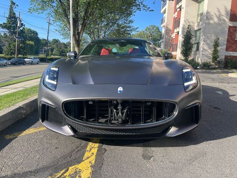 Used 2024 Maserati GranTurismo Trofeo image 2