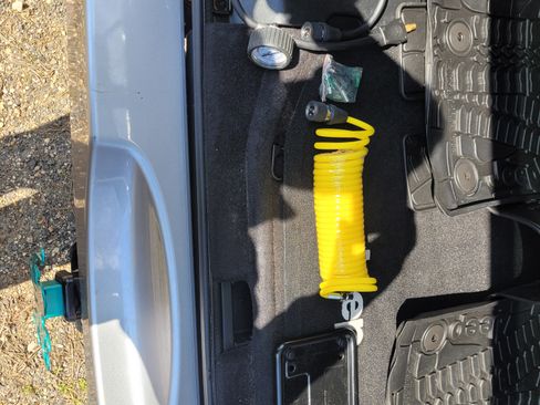 Used 2016 Jeep Wrangler Unlimited Sahara w/ Connectivity Group image 9