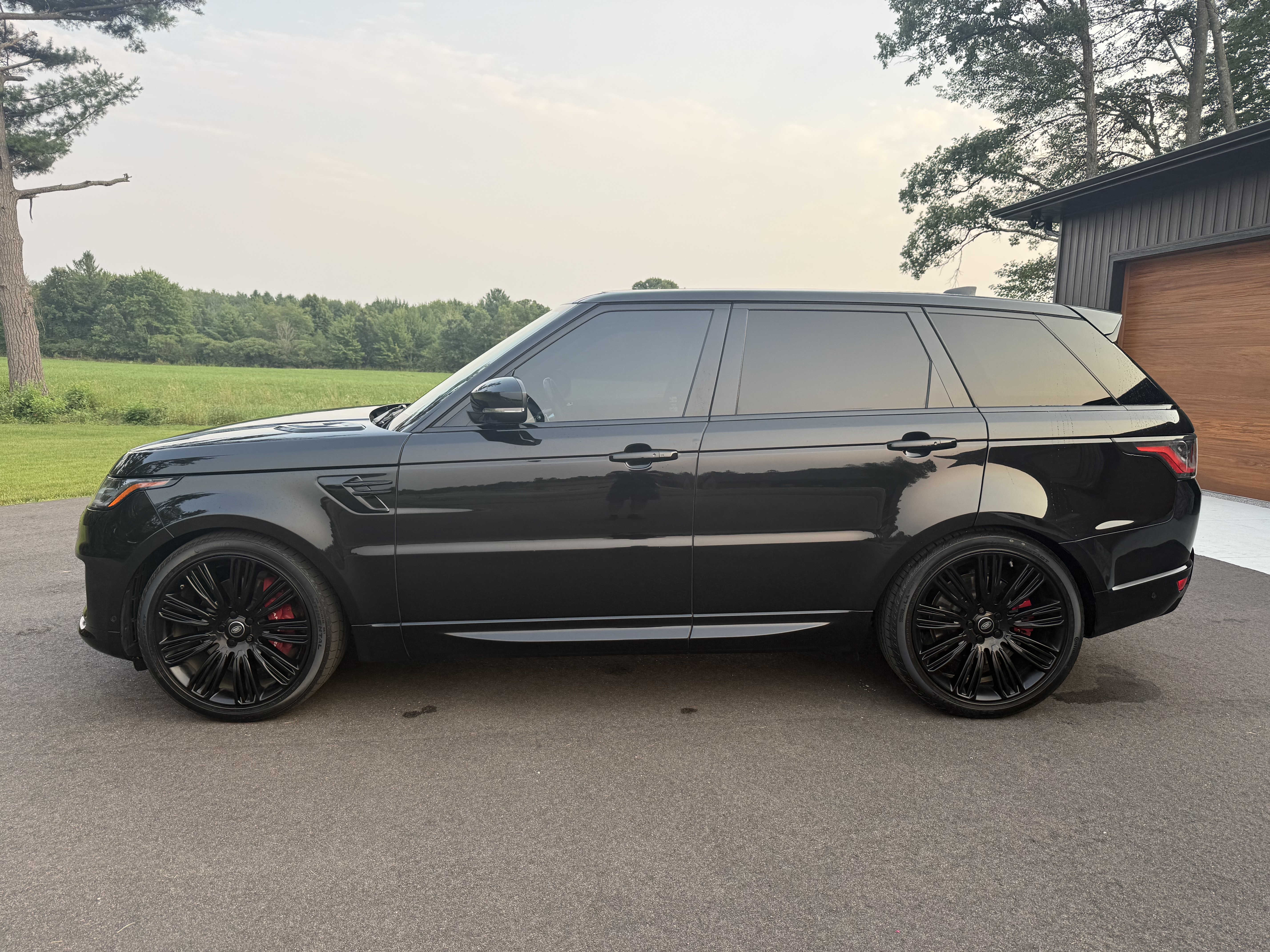 Used 2019 Land Rover Range Rover Sport Supercharged AWD/4WD image 3