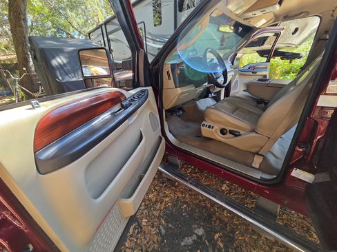 Used 2005 Ford F350 Lariat image 8