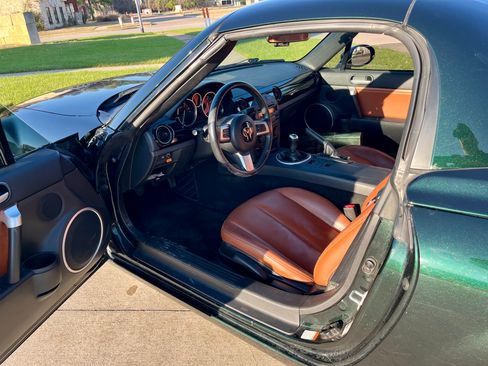 Used 2008 MAZDA MX-5 Miata Grand Touring w/ Premium Pkg RWD image 4