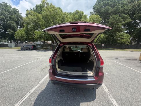 Used 2018 Jeep Grand Cherokee Limited AWD/4WD image 12