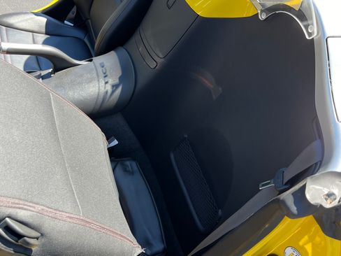 Used 2008 Pontiac Solstice GXP w/ Premium Package image 19