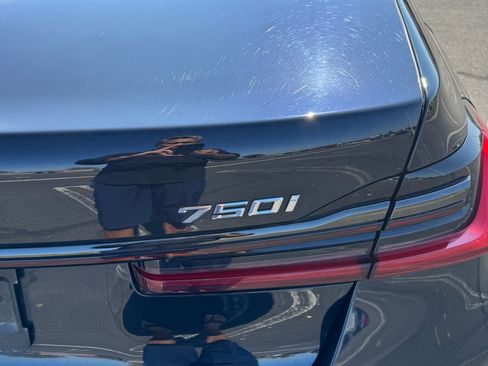 Used 2021 BMW 750i xDrive w/ Executive Package image 6