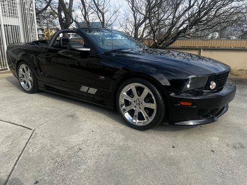 Used 2005 Ford Mustang GT Premium image 40
