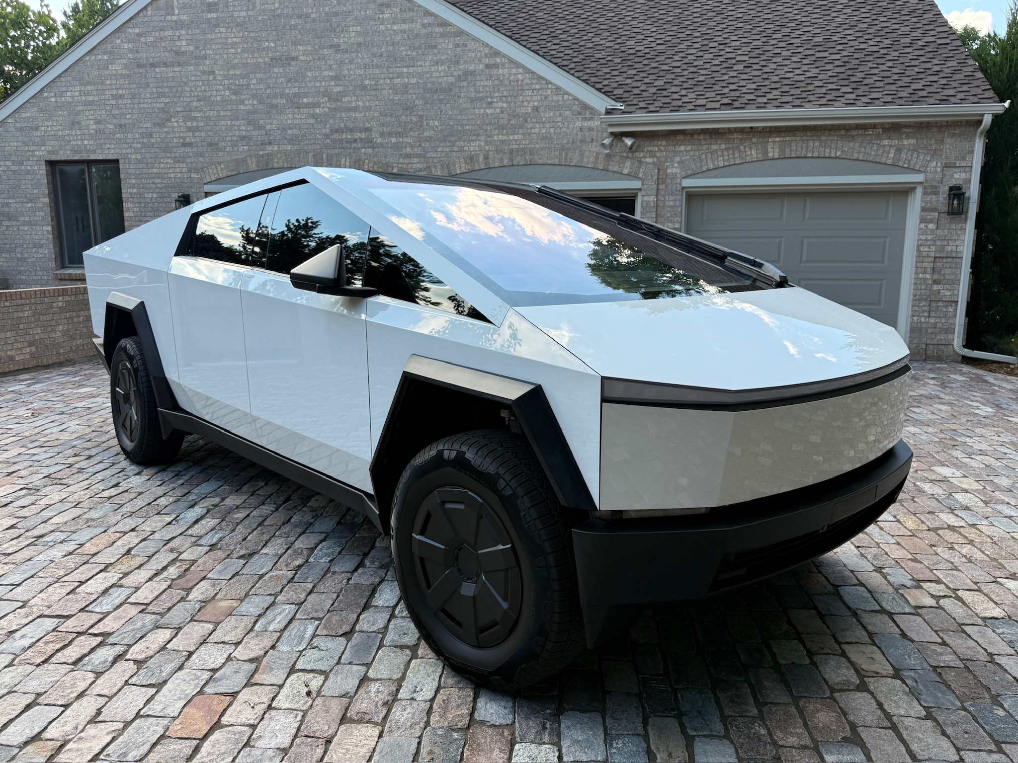 Used 2024 Tesla Cybertruck Cyberbeast AWD/4WD image 9