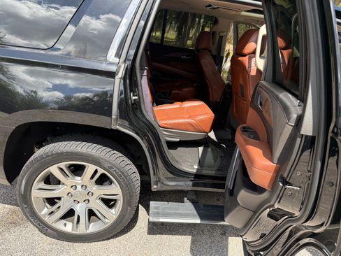 Used 2016 Cadillac Escalade Premium image 10