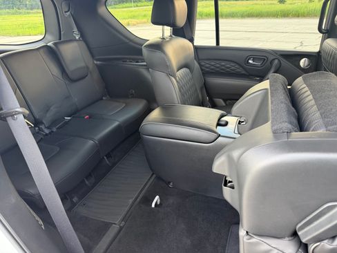 Used 2024 INFINITI QX80 Sensory AWD/4WD image 18