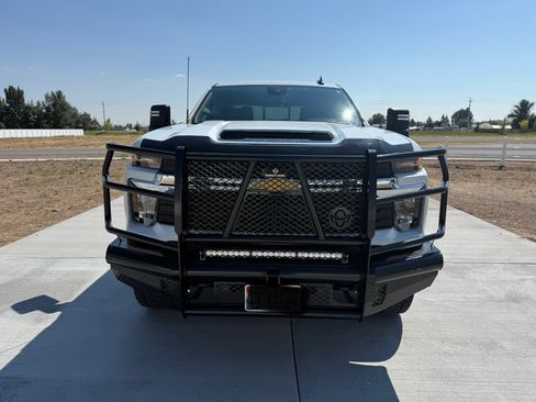 Used 2024 Chevrolet Silverado 2500 LT w/ Convenience Package image 4