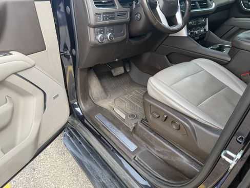 Used 2022 GMC Yukon SLT w/ SLT Premium Package image 22