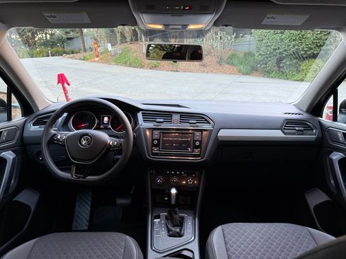 Used 2021 Volkswagen Tiguan S image 9