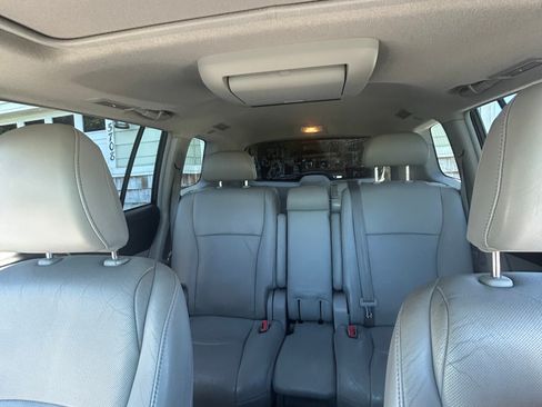 Used 2011 Toyota Highlander Limited w/ Preferred Accessory Pkg AWD/4WD image 12
