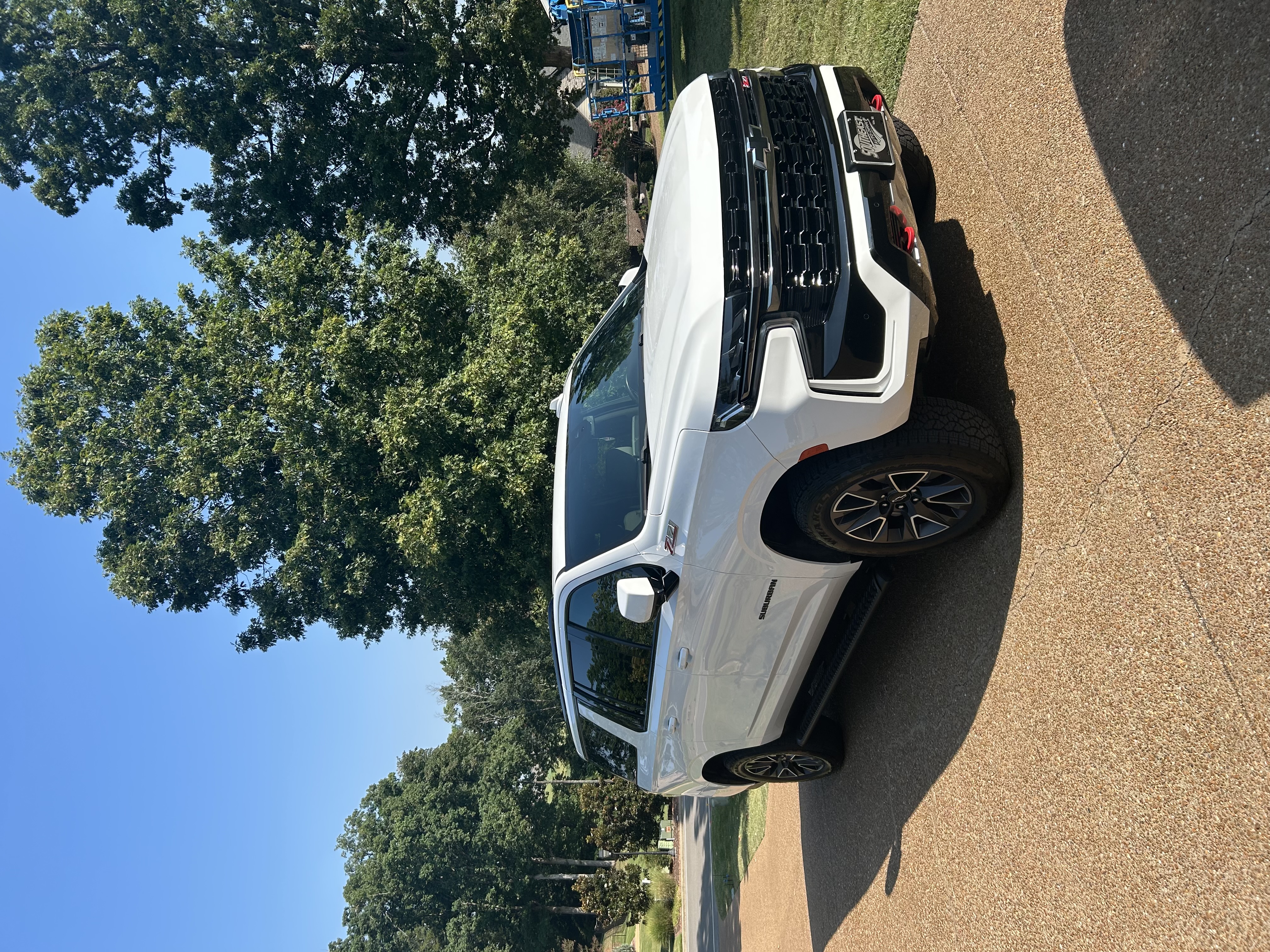 Used 2022 Chevrolet Suburban Z71 w/ Luxury Package AWD/4WD image 6