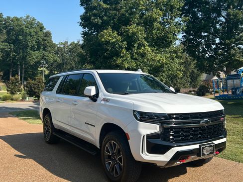 Used 2022 Chevrolet Suburban Z71 w/ Luxury Package AWD/4WD image 6