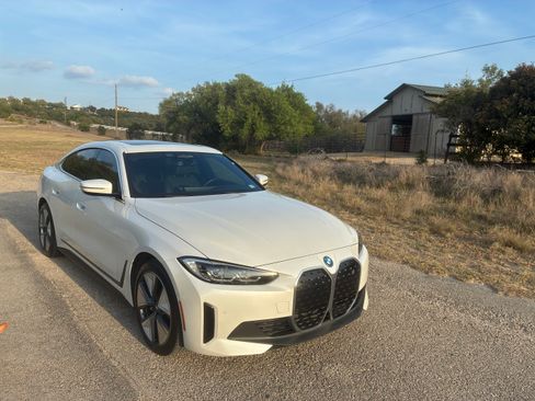 Used 2023 BMW i4 eDrive35 image 1