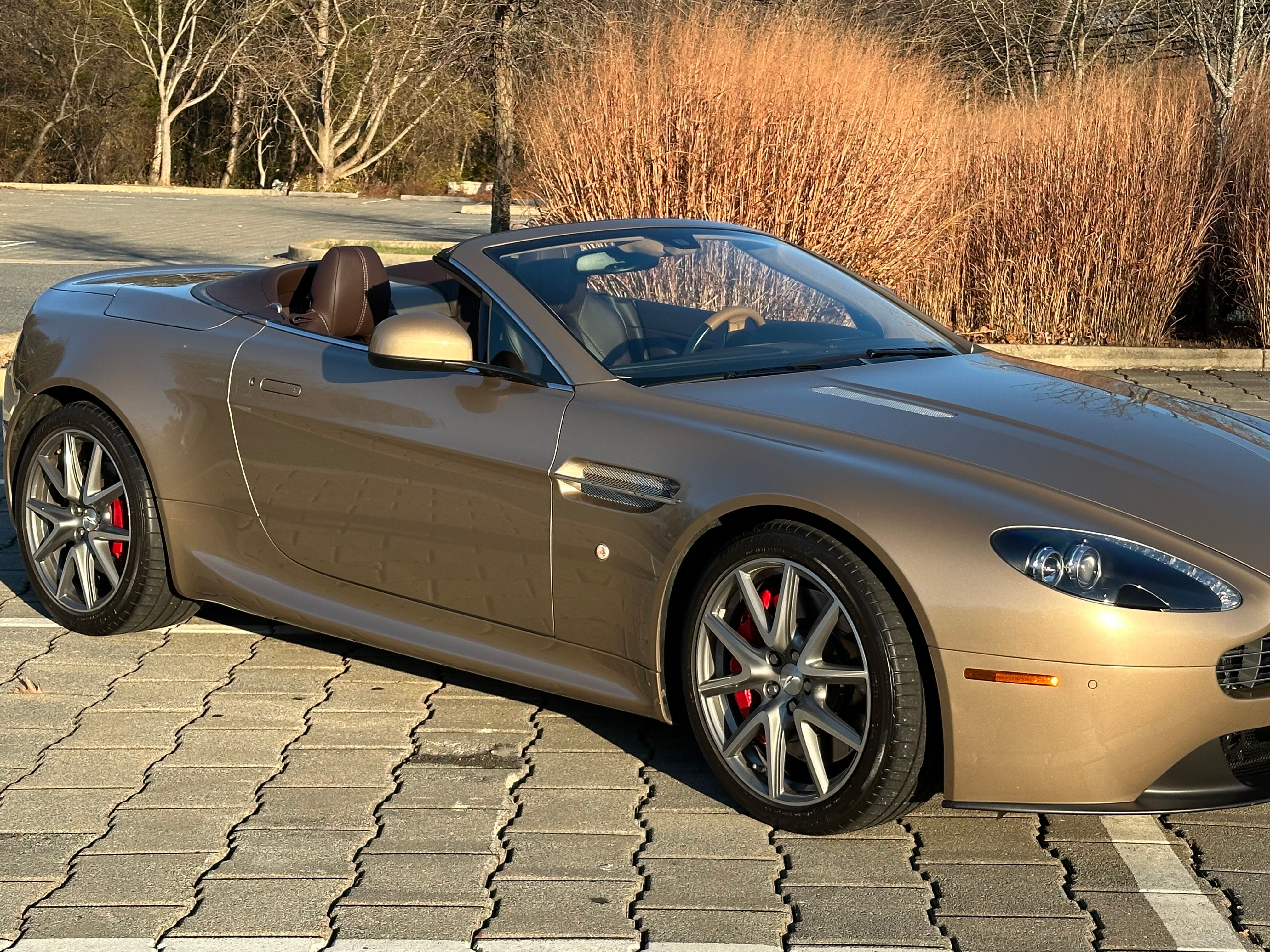 Used 2013 Aston Martin V8 Vantage Roadster RWD image 10