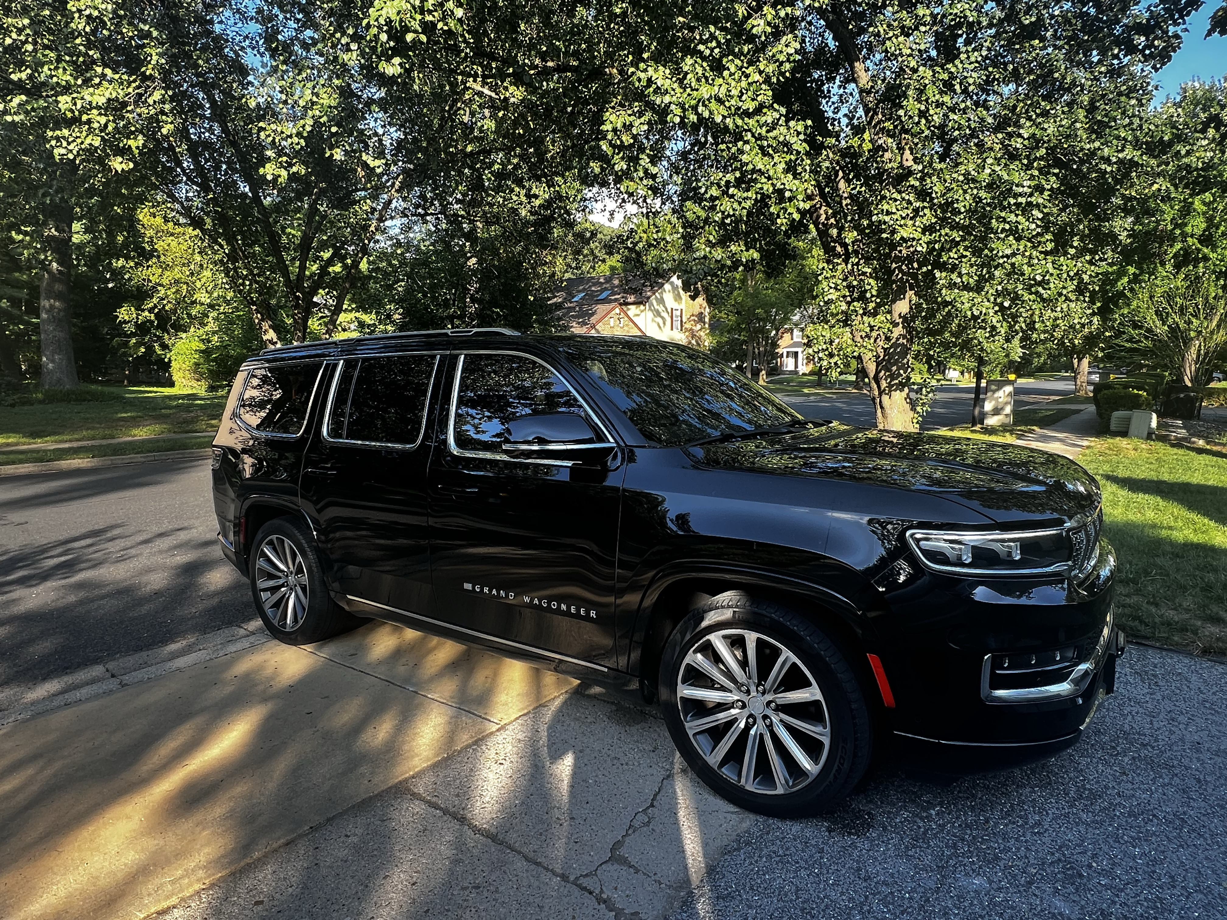 Used 2023 Jeep Grand Wagoneer Series II w/ Premium Group II AWD/4WD image 1