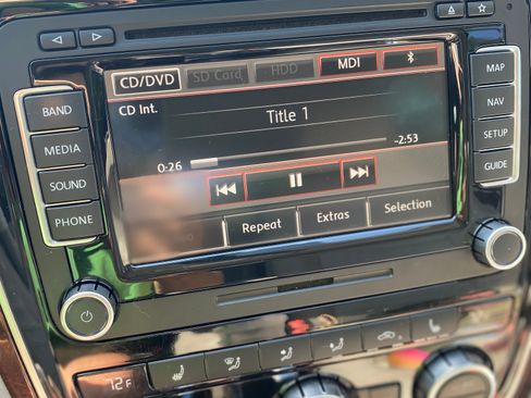 Used 2013 Volkswagen Passat TDI SEL Premium image 11