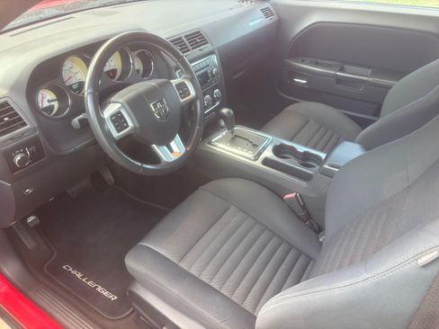 Used 2013 Dodge Challenger SXT RWD image 1