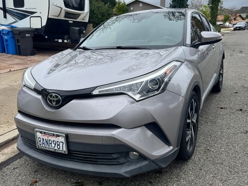 Used 2018 Toyota C-HR XLE image 1