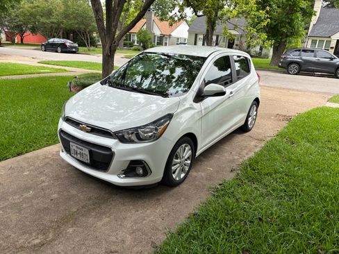 Used 2018 Chevrolet Spark LT FWD image 12