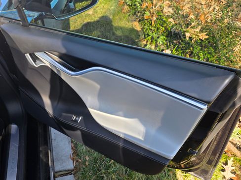 Used 2016 Tesla Model S P90D image 10