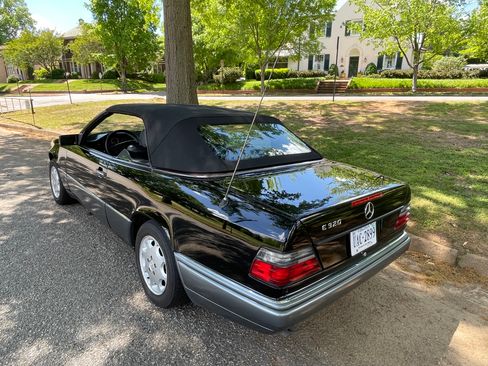 Used 1994 Mercedes-Benz E 320 Convertible image 17
