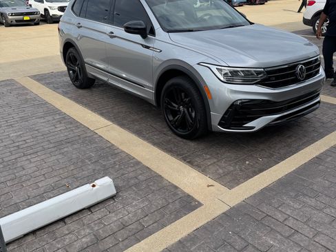 Used 2023 Volkswagen Tiguan SE R-Line image 12