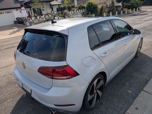 Used 2018 Volkswagen GTI SE image 9