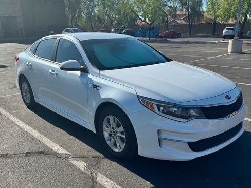 Used 2017 Kia Optima LX FWD image 2
