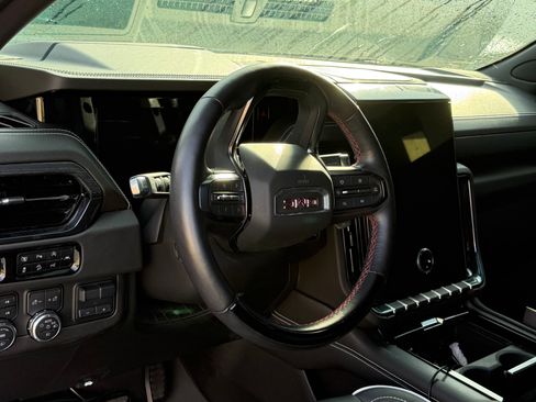 Used 2025 GMC Yukon XL AT4 Ultimate image 11