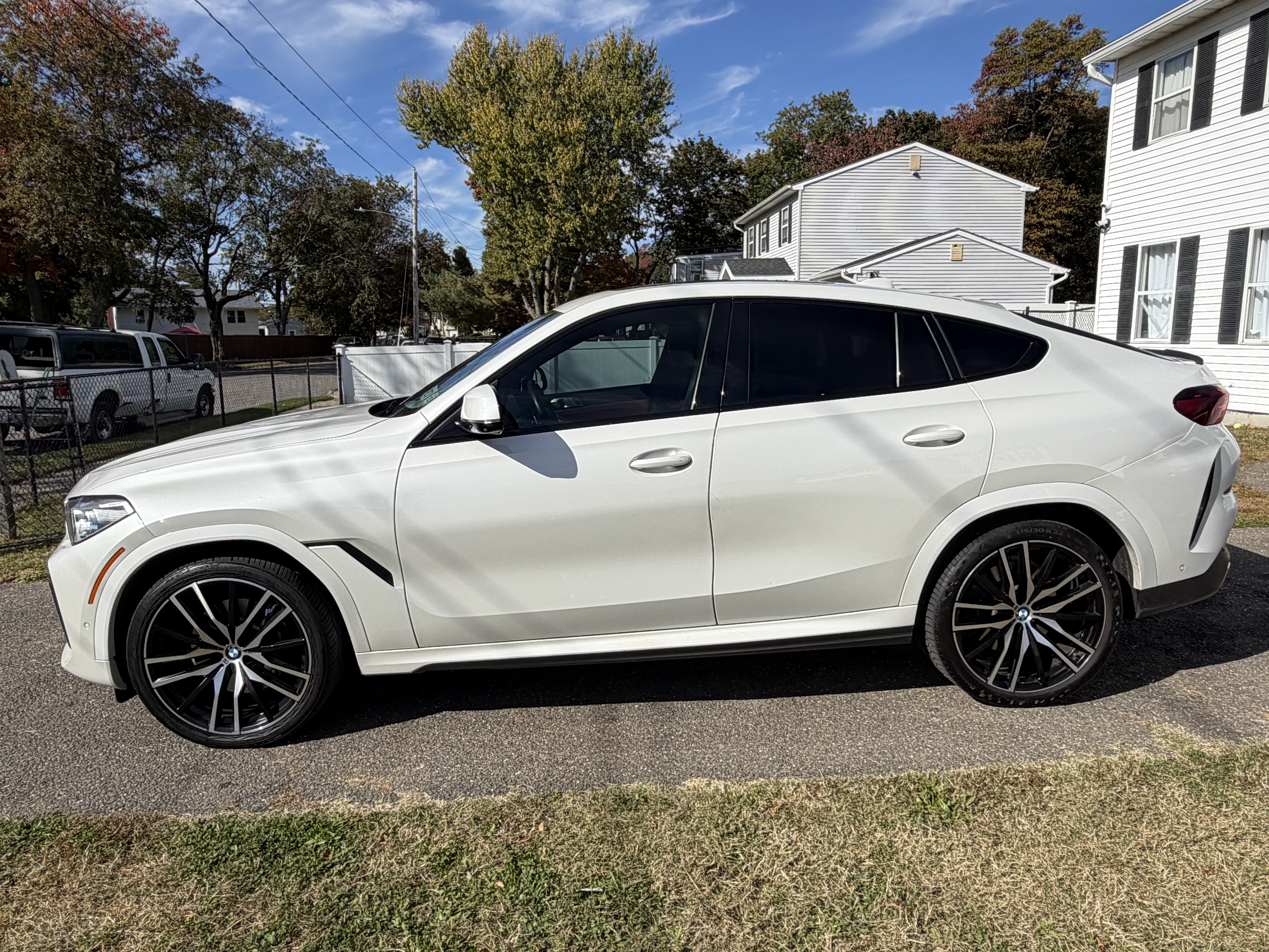 Used 2021 BMW X6 xDrive40i w/ Executive Package AWD/4WD image 4
