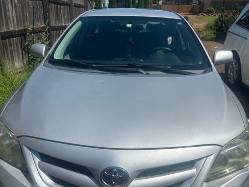 Used 2011 Toyota Corolla LE FWD image 1