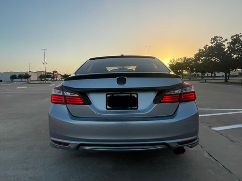 Used 2016 Honda Accord EX image 10