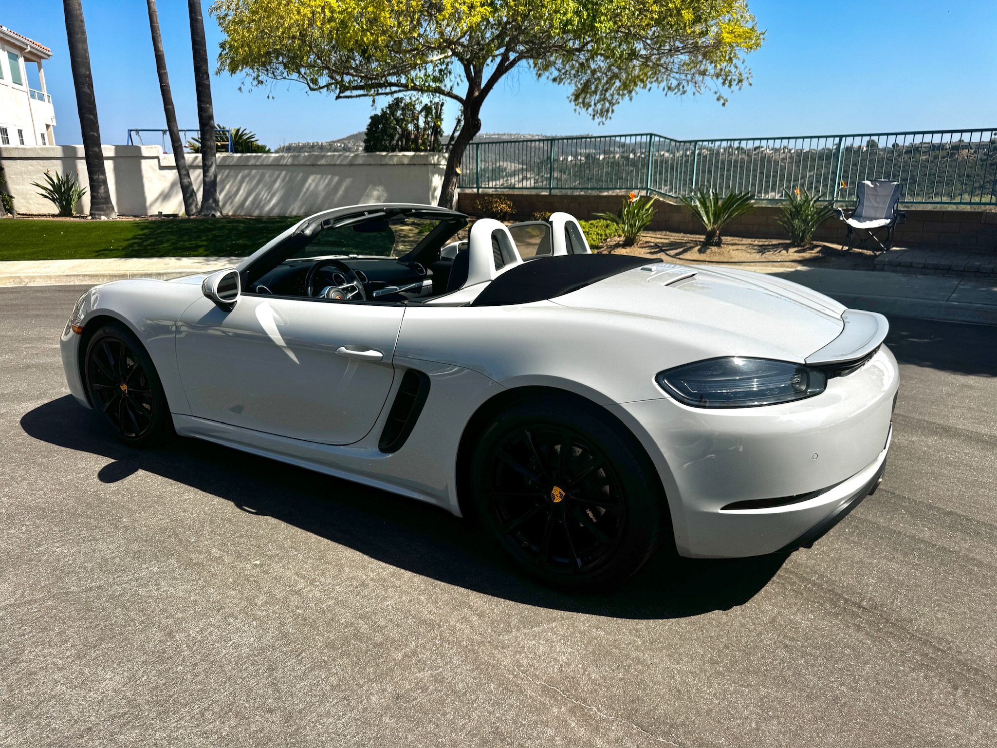 Used 2018 Porsche 718 Boxster RWD image 2