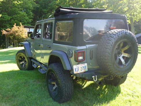 Used 2019 Jeep Wrangler Unlimited Sport S AWD/4WD image 8