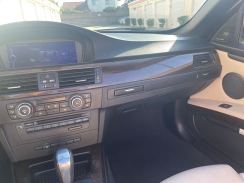 Used 2012 BMW 335i Convertible image 11